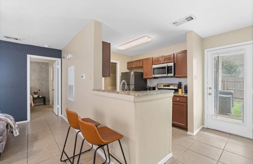 McNeil House | Up to 16 People - Lux Retreat
