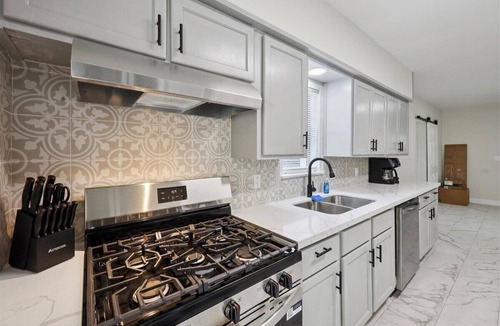 Bridge City House | Updated 5 bedroom home in Bridge City