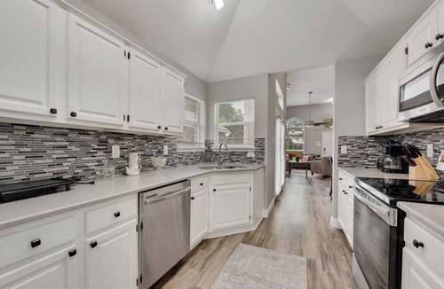 Coppell House | Updated, Comfortable, and Quiet Space close to DFW International Airport!