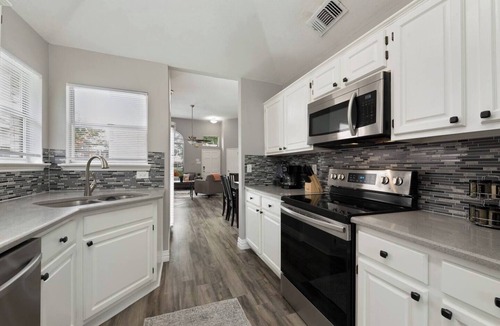 Coppell House | Updated, Comfortable, and Quiet Space close to DFW International Airport!
