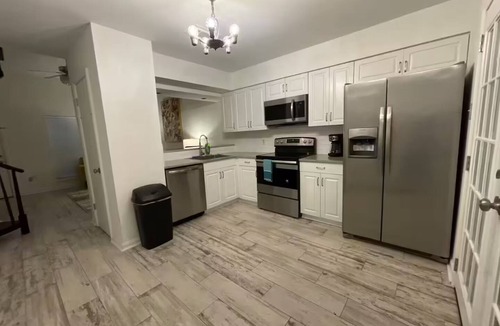 South Baton Rouge House | Updated townhouse