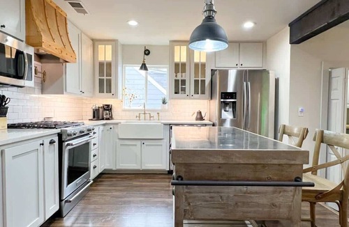 Little Forest Hills House | Upscale 3BR with Yard Games, Heated Pool and Hot Tub