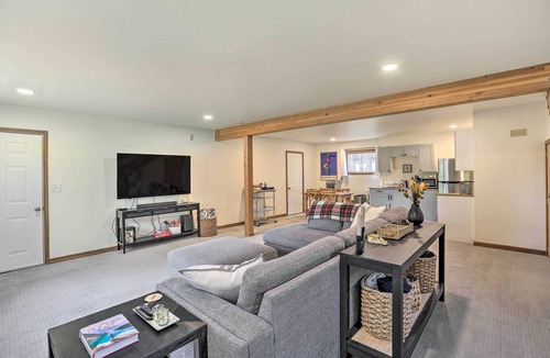 Bend Cabin | Upscale Bend Barn w/Deck - Close to Trails!