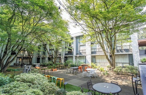 Wilburton Hotel | Upscale Multi-Bed Stay | Courtyard Pool | 1.2 mi to Bellevue Arts Museum