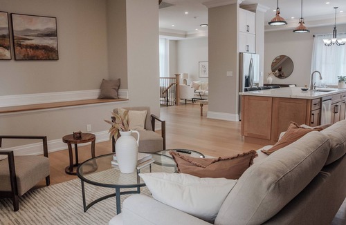 Pickering House | Upscale Pickering Escape | Near Lake & Dining