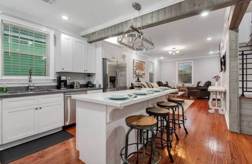 Milneburg House | Upscale Tranquil Unit Near City Park