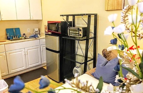 Knox - Henderson Apartment | Uptown Dallas - Comfy Studio #8, WiFi, Parking, Near Restaurants & Shops & Safe