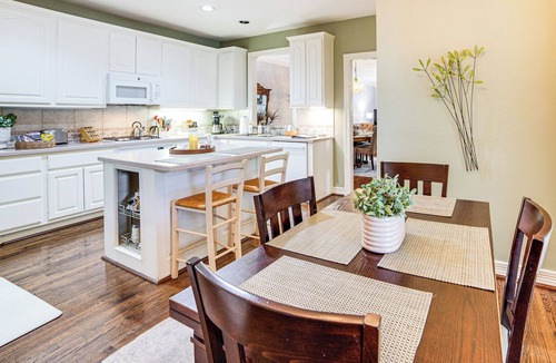 Uptown House | Uptown Dallas Group Getaway Near Art, Eats & More!