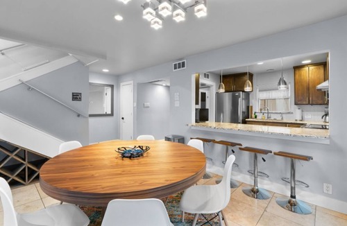 Oak Lawn House | Uptown Dallas Luxury Oasis with Cool Refreshing Spa