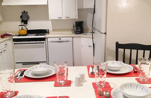 Knox - Henderson Apartment | Uptown Dallas - Spacious 1 bd #1, WiFi, Parking, Restaurants & Shops & Safe