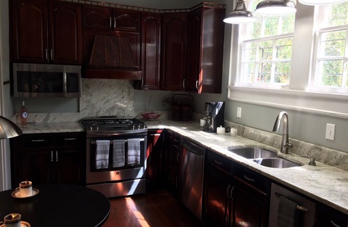 Black Pearl Apartment | UPTOWN NEAR AUDUBON PARK/ST. CHARLES AV. OSCHNER