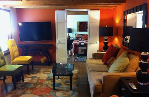 Black Pearl Apartment | UPTOWN NEW ORLEANS NEAR PARK, UNIVERSITIES, ST. CHARLES AV. 400 MILLAUDON ST.