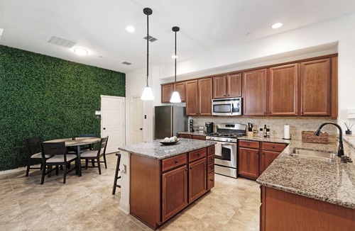 Richardson House | Urban Escape - Your “home” away home and office “20 minutes from everything!