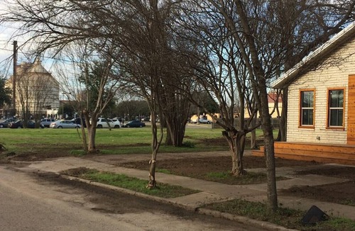 Brazos House | Urban Myrtle - Just 291 steps to Magnolia Market Silos & across I-35 to Baylor