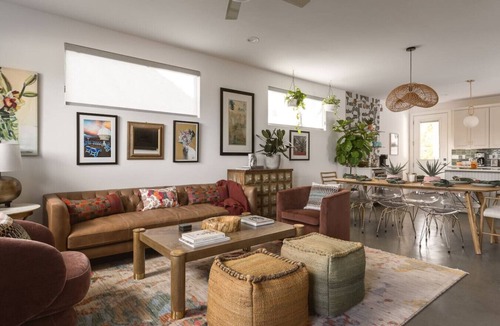 Govalle House | Urban retreat w/Spa, Movie, Mini-Golf in DT/6th St