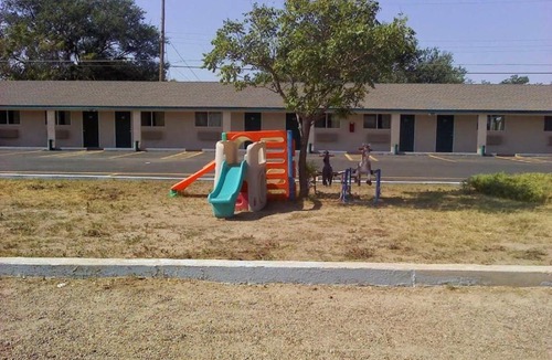 Lazbuddie Hotel | Valley Motel
