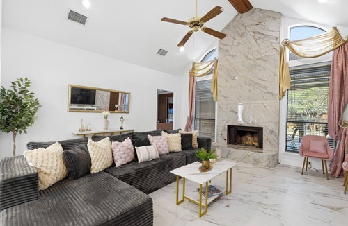 Mesquite House | Velvet Paradise-6 bdrm estate with pool, hot tub, tiki bar and firepit