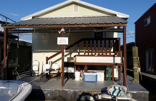 Venice Boat Rental | Venice Houseboat for rent.