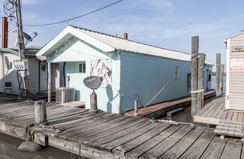 Venice Boat Rental | Venice Louisiana Fish and Hunt Camp (House Boat)