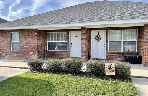 Gray Apartment | Very Spacious, Open Floor Plan 2 Bedroom Apt.