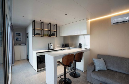 Bridgeport Apartment | Vessel 3 - Sleek Waterfront Vessel | Backyard AC/Heat Nature Escape