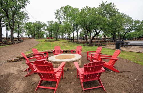 Bridgeport Apartment | Vessel 7 - Designer Vessel by the Lake | Fire Pit Backyard Wi-Fi Ready