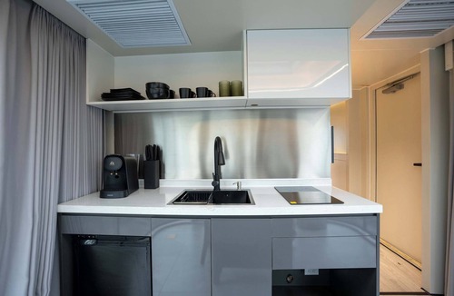 Runaway Bay Apartment | Vessel 9 - Nature Meets Comfort in a Stylish Vessel | BBQ Lakefront AC