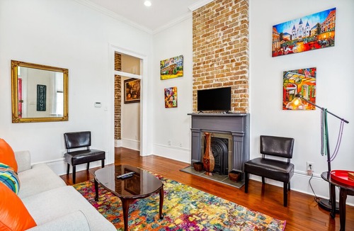 Leonidas House | Vibrant, single-level getaway with patio & central AC - dog-friendly