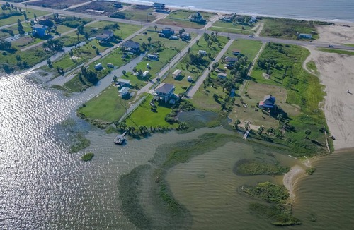 Gilchrist House | Victoria's Seacret Getaway -Bay side with Beautiful views of the beach and bay
