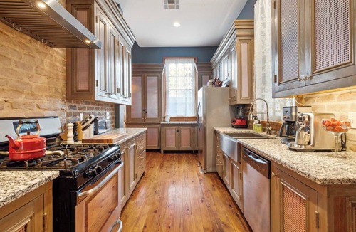 Faubourg Lafayette Villa | Victorian Villa w Heated Pool & Hot Tub 5BR|6BA