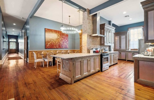 Faubourg Lafayette Villa | Victorian Villa w Heated Pool & Hot Tub 5BR|6BA