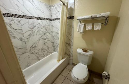 Ada Hotel | Village Inn
