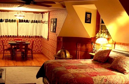 Voth Cabin | Vintage Victorian Era Suite Rental Amid Forest Trees in Lumberton, Texas