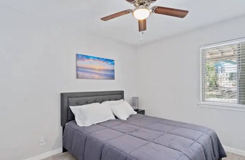 Lago Vista House | Visit the Lake from a Modern Retreat! 4BR 3BA w/ Huge Lot & Trailer Parking