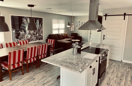 Arlington House | Walk Cowboys Rangers Tx Live Restaurants and more 5 Stars!