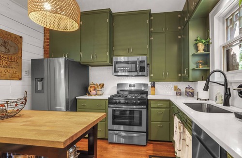 Boerne House | WALK EVERYWHERE, steps to Historic Downtown Boerne, 1920's cottage sleeps 4!