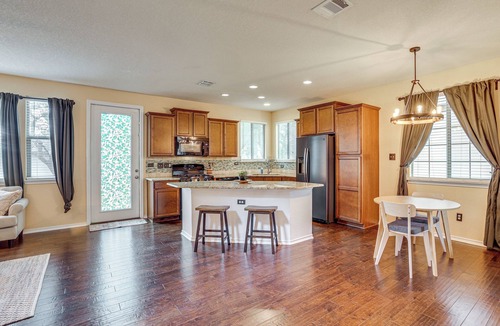 Stone Oak House | Walk-In Park Access, 3 Queen Beds, Gated Neighborhood, Extended Stays Preferred