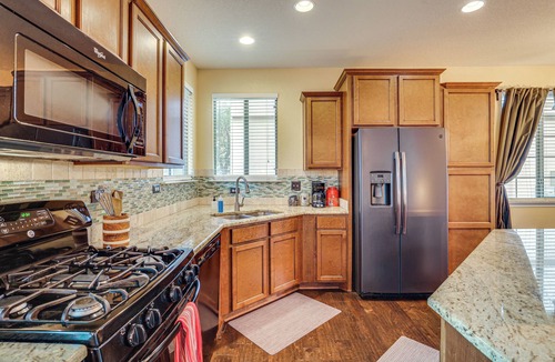 Stone Oak House | Walk-In Park Access, 3 Queen Beds, Gated Neighborhood, Extended Stays Preferred