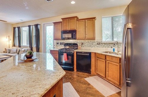 Stone Oak House | Walk-In Park Access, 3 Queen Beds, Gated Neighborhood, Extended Stays Preferred