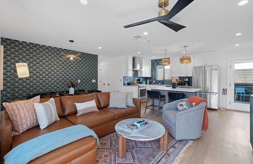 Greater South River City House | Walk S Congress Pool Putt Putt 3 KING/2 BATH FULLY Remodeled