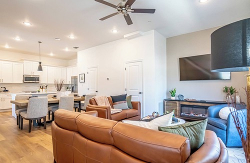 Arlington House | Walk to AT&T 2026 | Group Luxury Home | Parking