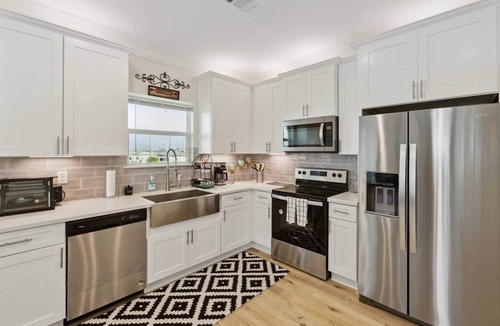 Indian Beach House | Walk to Beach | Family Retreat, Home In Galveston Texas