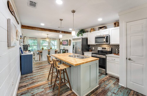 Long Mott House | Walk to Boat Ramp: Newly Remodeled Seadrift Home!