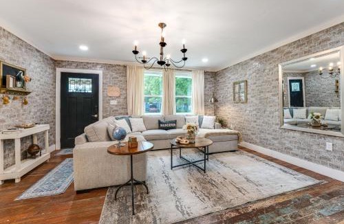 Long Mott House | Walk to Boat Ramp: Newly Remodeled Seadrift Home!