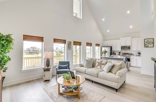 Crystal Beach Cottage | Walk to Crystal Beach: 'the Sandbar Escape'