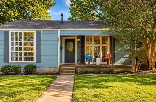 Arlington Heights House | Walk to Dickies & Will Rogers | Pet-Friendly 3BR