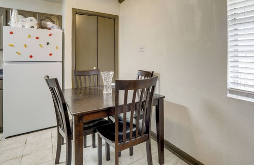 Highlands - Perkins Condo | Walk to LSU Campus & Bars! Condo w/Community Pool