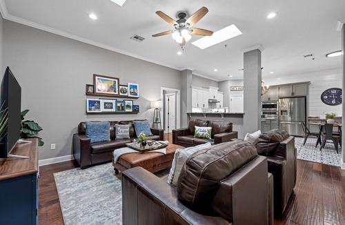 Brazos Condo | Walk to Magnolia 2 Minutes to Baylor Huge Private Balcony King Beds