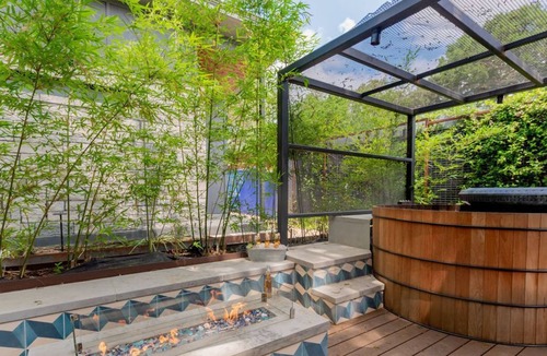 Zilker House | *Walk to Restaurants* Hot Tub | 8 Beds | Sleeps 15!