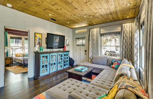 Bouldin House | Walk to SoCo: Home w/Decks & City Views in Austin